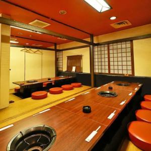 【多人座席】3樓設有下沉式被爐座位，可舒展腿腳、放鬆身心。您可以與一大群人一起在私人空間裡享用餐點。（10-48人）