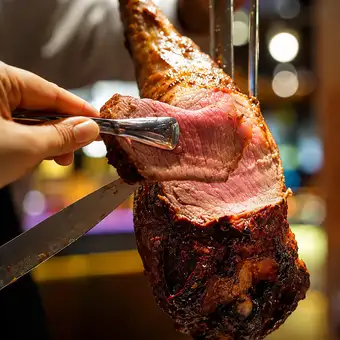 ★【3時間飲み放題付】黒毛和牛シュラスコ含む全25種食べ放題！『PREMIUMプラン』7990→6990円