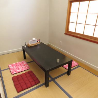When you go up the stairs, there is a tatami room where you can take off your shoes and eat.Recommended for women, children, and those who want to use a private room.