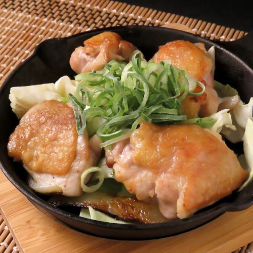 もも肉の鉄板ネギ塩焼