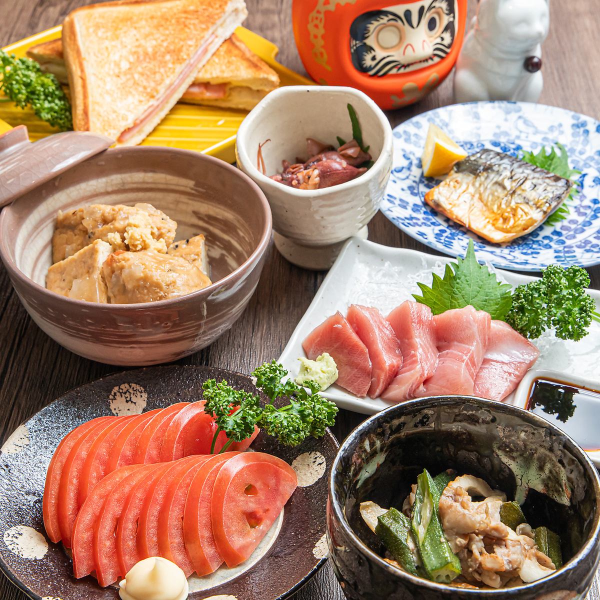 仕事帰りや風呂帰りに!野菜豊富な日替わりおばんざいと温かな雰囲気で寛げる居酒屋