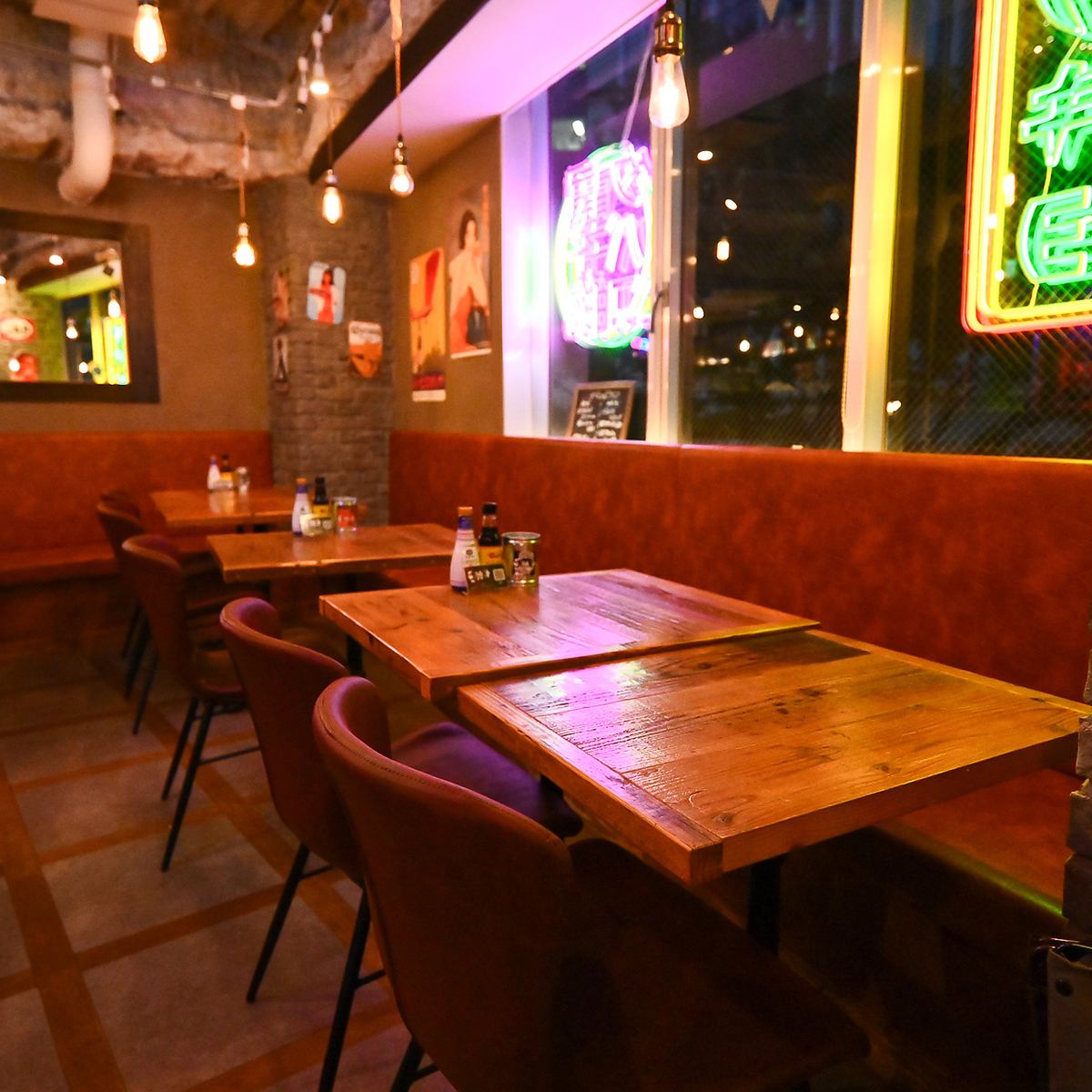 ネオンがきらめくちょっとレトロな隠れ家居酒屋！雰囲気◎