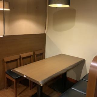 【半個室2名様席×５卓】忘新年会や歓送迎会などの大型宴会や様々なシーンで御利用下さいませ！！飲み放題終了後も原価でドリンクをご提供させて頂きます♪ご延長の際は飲み放題ではなくオーダー制です