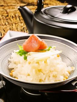 Natural dashi ochazuke (salmon from Hokkaido / cod roe from Hokkaido / horseradish)