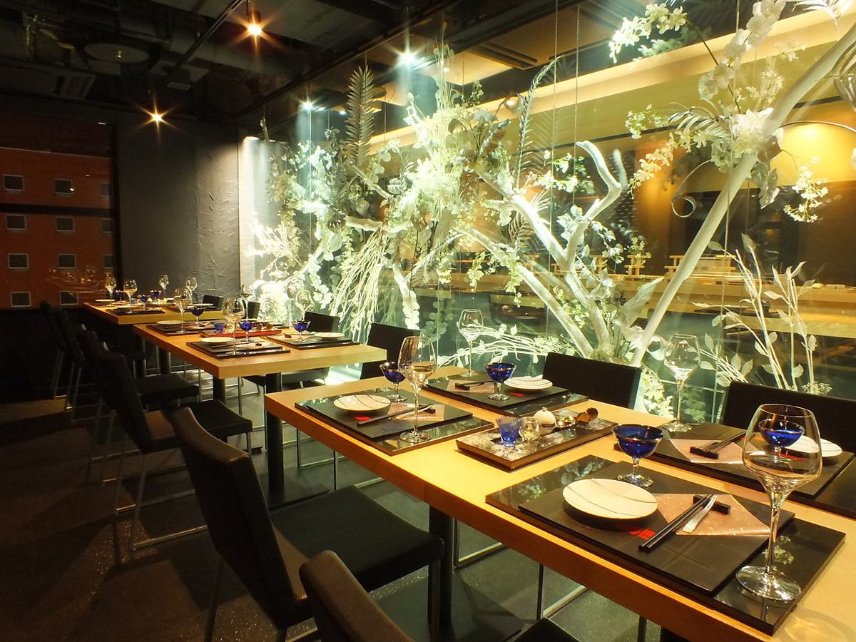 Toast in a sophisticated space.We offer delicious food and sake.