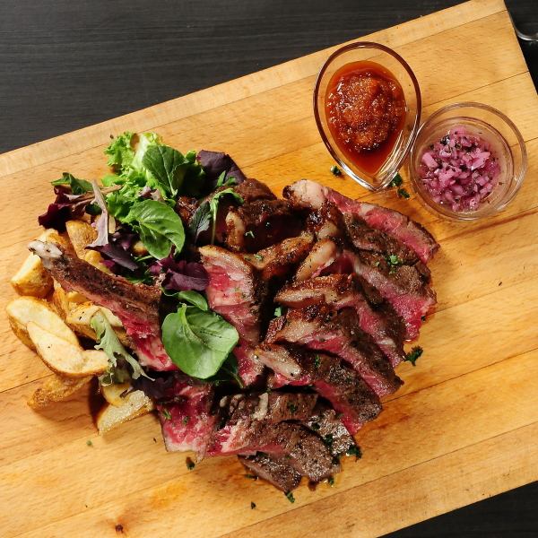 2つの部位を同時に味わえる藁焼きで楽しむ欲張りな『Tボーンステーキ炭火焼』1ポンド　450g（2～3人前）