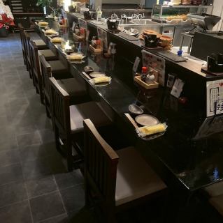 暖炉や調理を見ながら、五感で楽しめます。仕事帰りや記念日利用にもぜひ♪