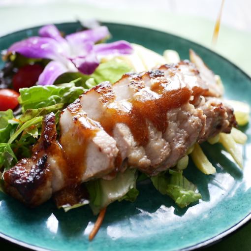 有頭ガーリックシュリンプや三元豚のバリ風BBQなど5品 2.5時間飲み放題付き♪→2980円(税込)