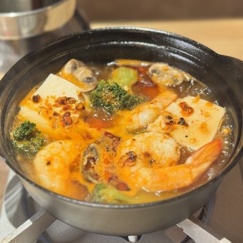 オイルや具材を自分好みに選べる、“進化系アヒージョ”