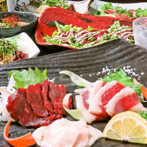 想到居酒屋Eku，就是這個！熊本縣古賀牧場直送的馬肉生魚片！用新鮮馬肉製成的菜餚！