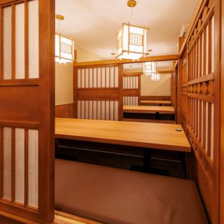 【9名~20名様向け完全個室】【喫煙可能・禁煙席もご用意有り】広々とした落ち着いた個室空間。普段の食事会はもちろん、接待やお祝い事など、大切な方をもてなす際にもおすすめの空間です。