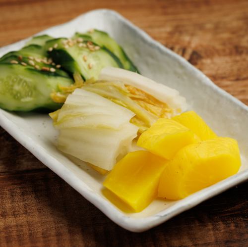 Assorted pickles