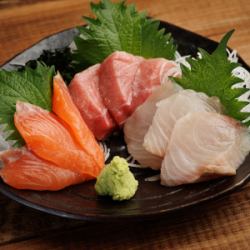 Assortment of 3 types of sashimi