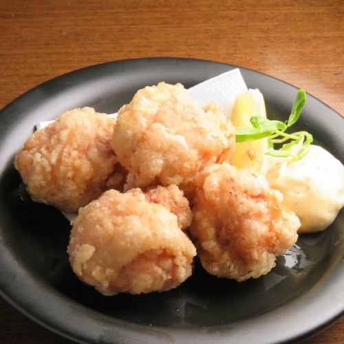 Deep fried chicken thighs with your choice of sauce!