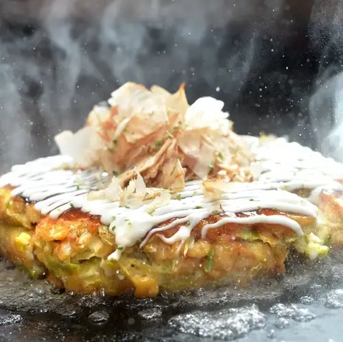 Fluffy Meringue Iron God's Okonomiyaki (Pork and Egg)