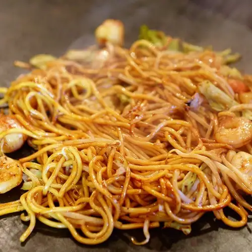 Sauce-fried noodles with pork