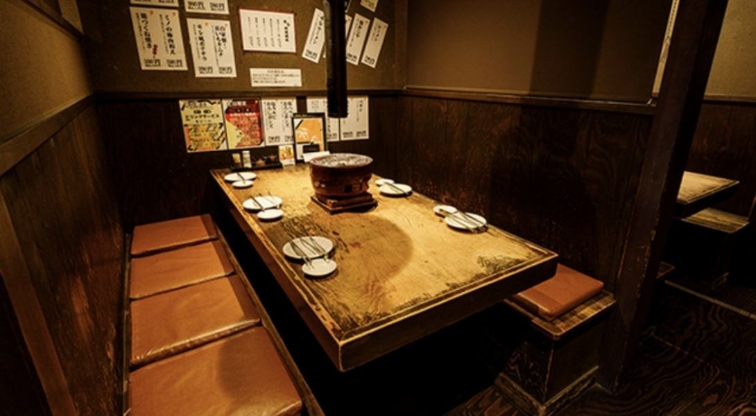 テーブル席は2卓(全12席)。ご友人同士やデートにもぴったり♪ご予約は2名様から承ります。当日のご予約も受け付けておりますので、急に決まったお食事にも◎ふらっとお気軽にお立ち寄りください。