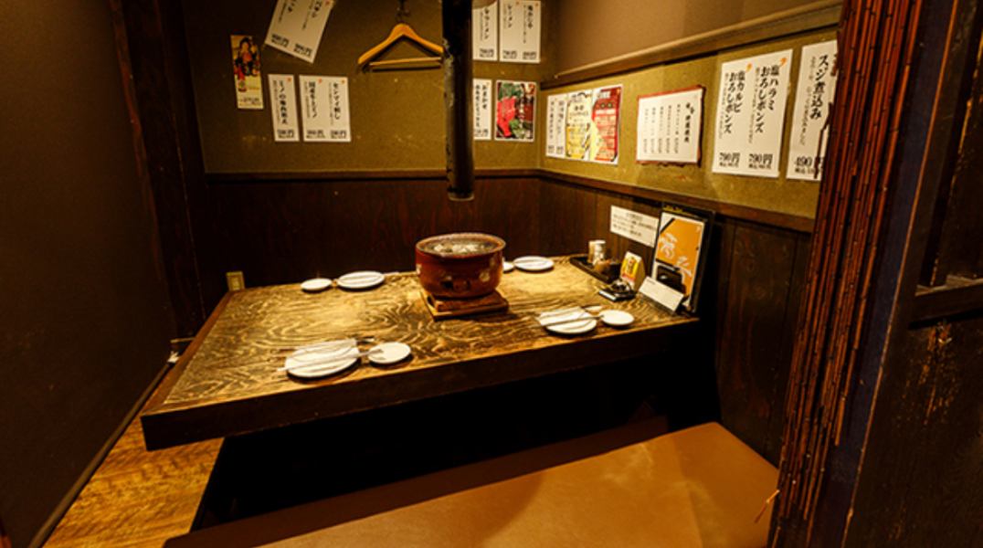 掘りごたつのお席は4卓(全20席)。小さなお子様連れのお客様におすすめです。最大20名様まで収容可能なので、大人数でもご利用いただけます。