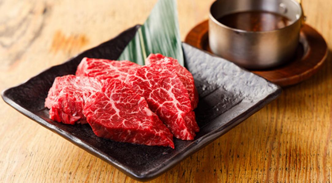 厚切り！ステーキ風ハラミ　ガーリックソースで