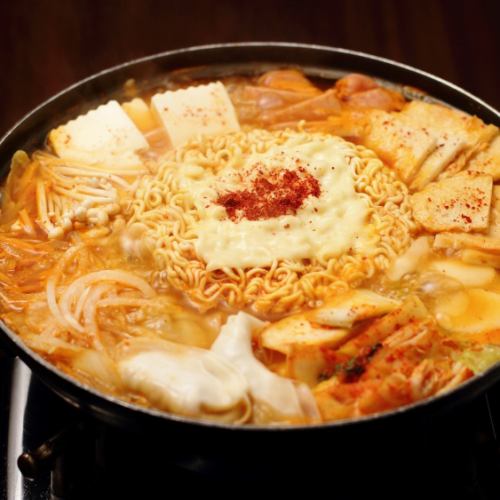 Kimchi dumplings Budaejjigae (2 servings)