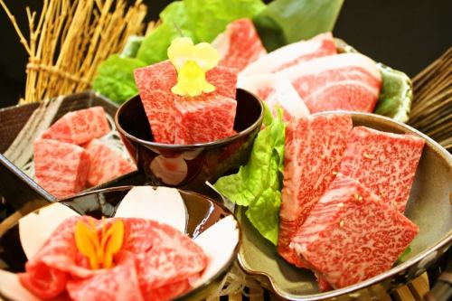 美味しい食事とお酒で会話も弾みます。