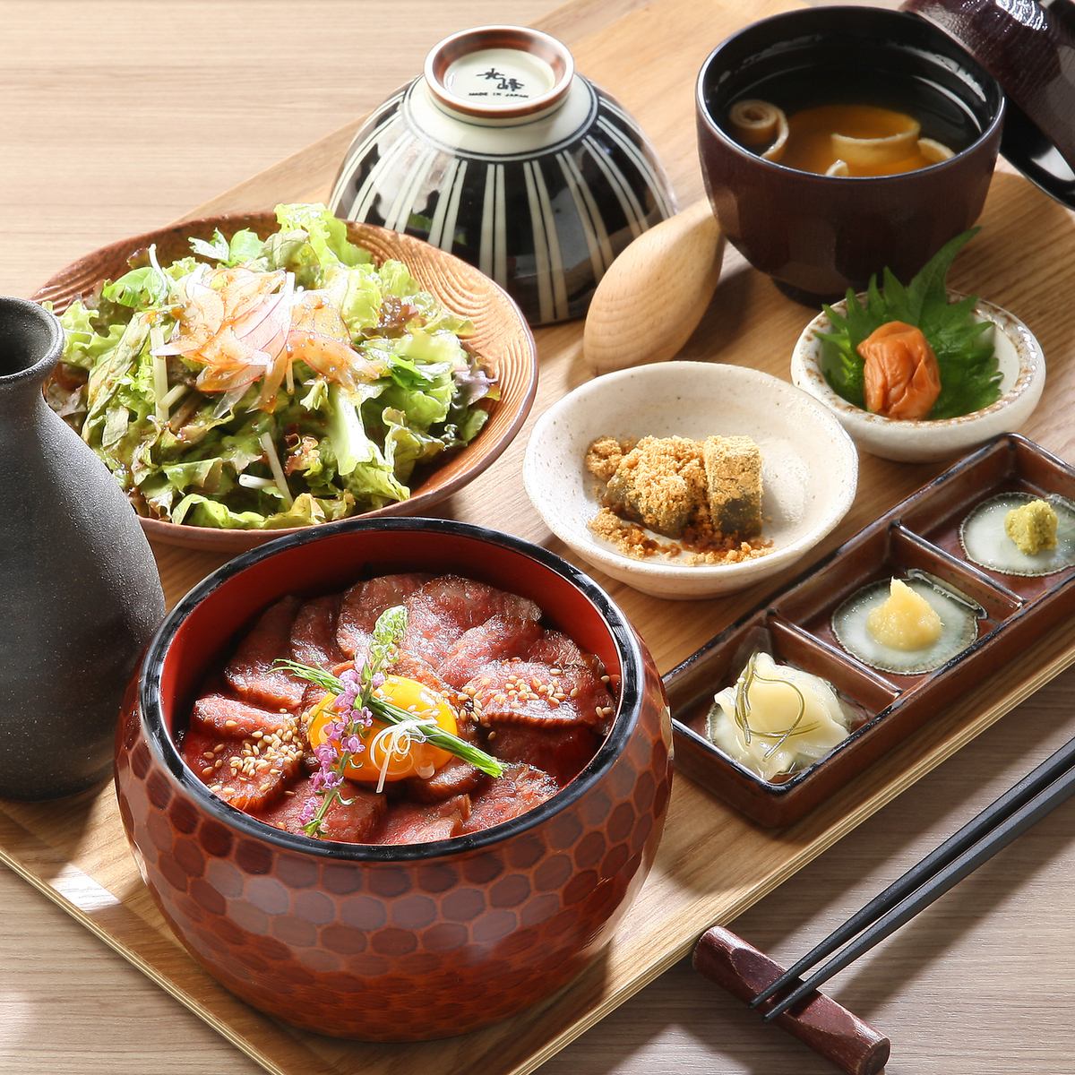 細部までこだわった肉料理の数々をご堪能ください。