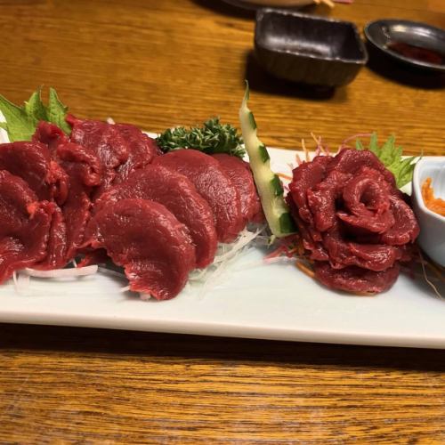 美味しい福島県産会津馬刺し食べに来ませんか〜^_^とてもタンパク肉質も最高〜馬刺し
こだわりの味噌タレをつけて食べてくださいね

#福島県産会津馬刺し
#宮崎県産地頭鶏
#宮崎県産鳥
#こだわり
#炭火焼き
#焼き鳥
#唐揚げ
#日本酒
#岡山県産コシヒカリ
#夢ペンギン村茨木店 
#鳥作まる 
#夢chicken株式会社