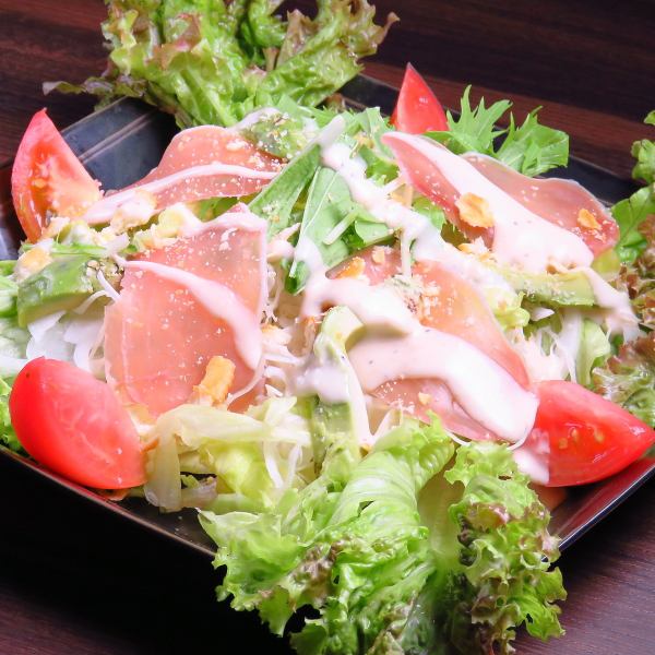 [Women's popular a la carte] Standard salad Caesar salad with prosciutto and avocado