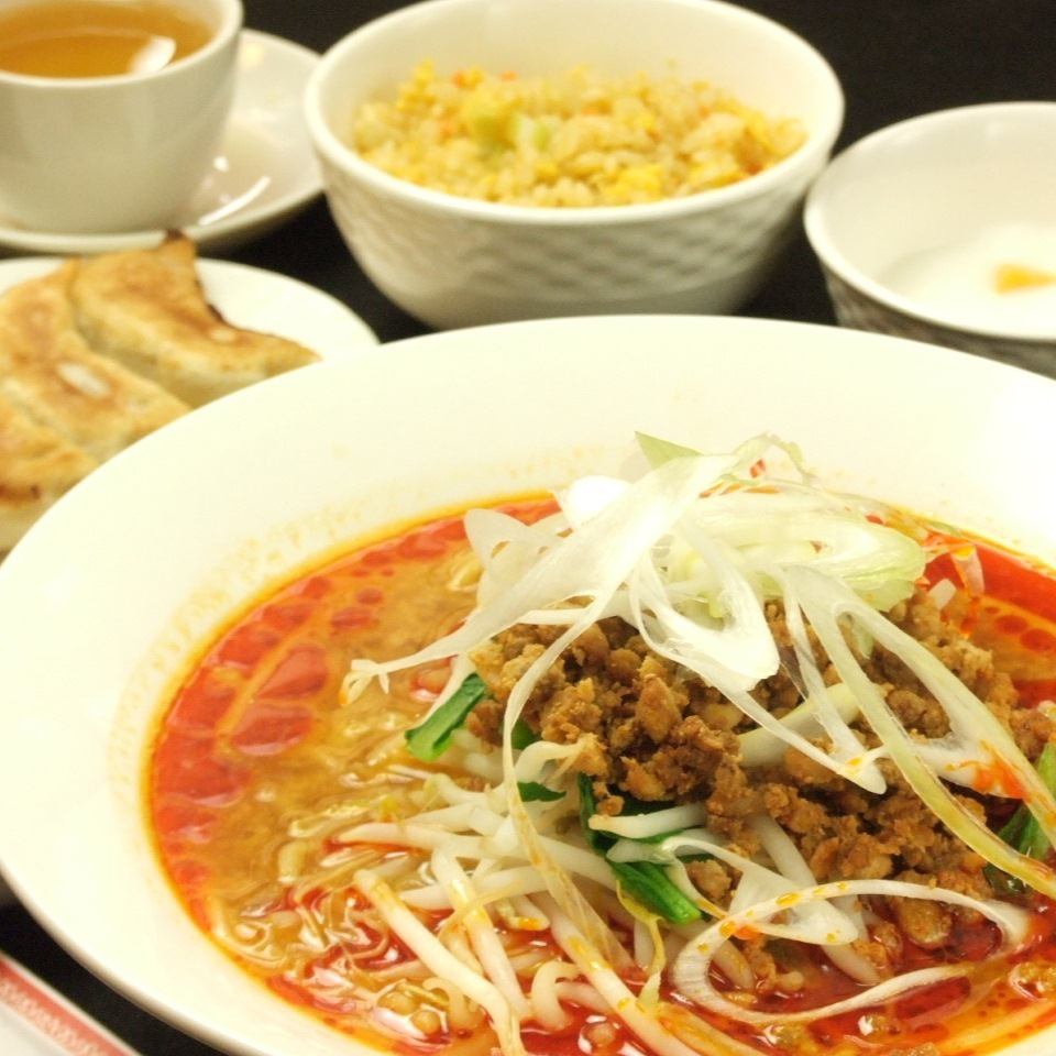 Lunch starts from 750 yen, and you can get a free drink with a coupon♪