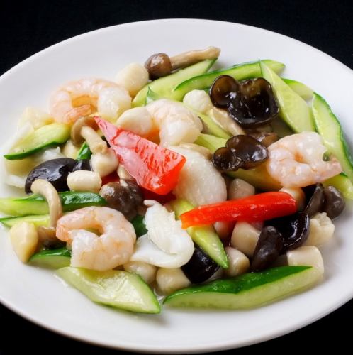 Stir-fried seafood and cucumber