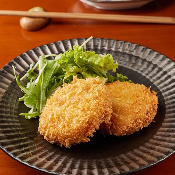 店内調理にこだわったお料理の数々は、繊細な味付けで旨みを引き出す一品をご用意しております