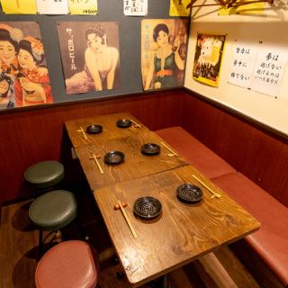 【6名様がけソファー席】グループ利用におすすめのソファー席は背もたれがあり寄っかかれるところが人気のお席。とは言え飲み過ぎはNGですよ♪ご友人や同僚との飲み会・宴会にぴったりのお席です。