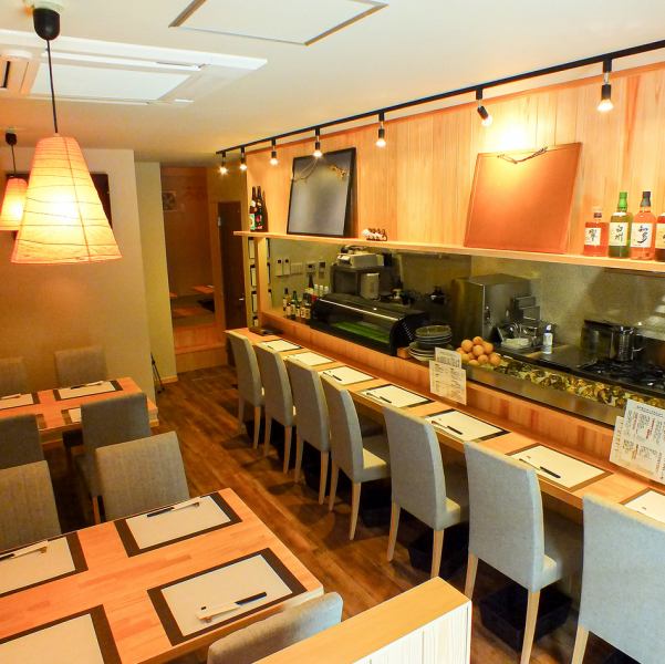 A cozy Setouchi restaurant that offers oysters, conger eels, small sardines, teppanyaki, and many local sake.As a shop where you can enjoy Hiroshima specialties, it is available to customers inside and outside the prefecture.Please feel free to visit us first.