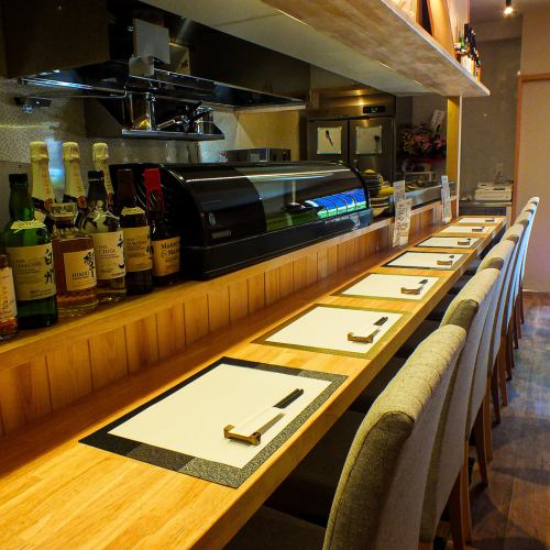 <p>If you come here, you can enjoy the delicious foods of Hiroshima all at once.The distance between the owner and the owner is close, so you can enjoy your favorite food tonight at the counter...for an adult date, or for a single person who enjoys conversation with the owner...</p>