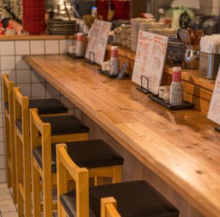 カウンター席を5席ご用意しております。お一人様やデートでご利用ください。