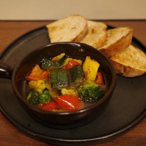 エビと野菜のアヒージョ