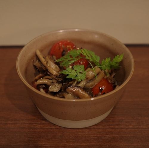 きのことトマトのマリネ