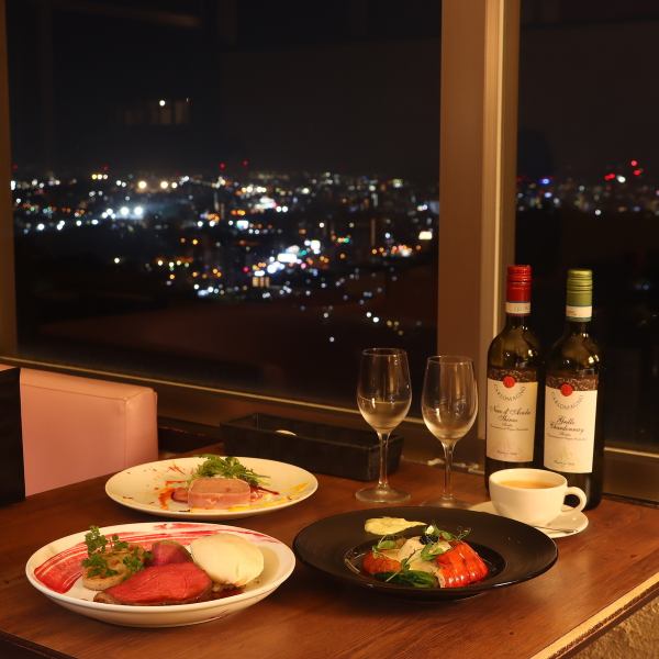 You can enjoy your meal while looking at the panoramic night view through the wide glass ♪ Spend a relaxing time with your loved one in a romantic location ♪