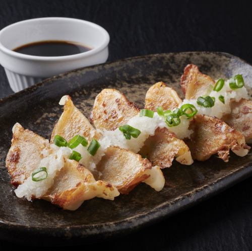 Gyoza dumplings with daikon radish and ponzu sauce (5 pieces)