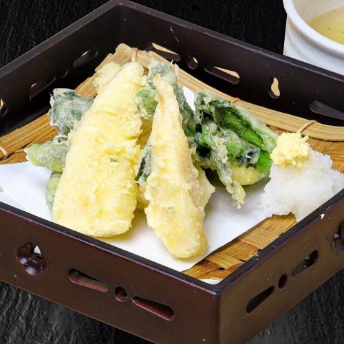 Rape blossom and bamboo shoot tempura