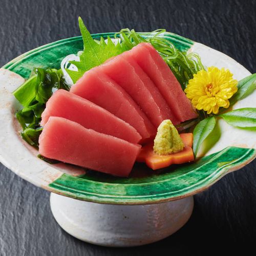 Bluefin tuna lean meat sashimi