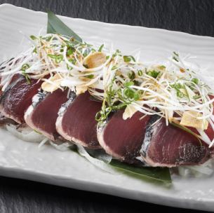 Straw-grilled seared bonito