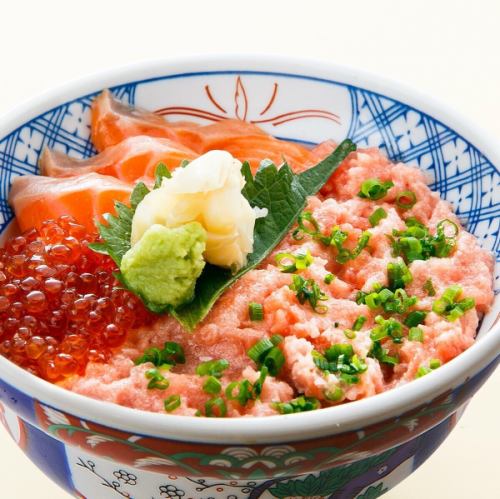 [Lunch only] Salmon roe, onion and fatty tuna rice bowl / Tuna, onion and fatty tuna rice bowl