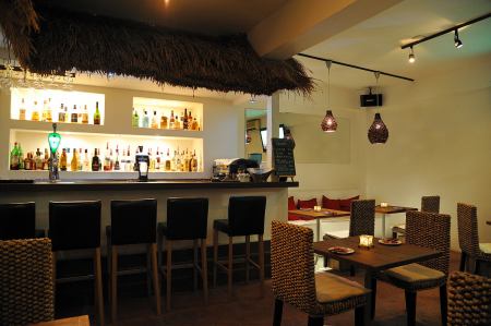 屋上テラスで味わう本格ラテン料理はまるでリゾート気分、気軽に深夜まで楽しめます♪
