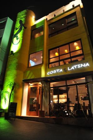リゾート感溢れる店内で、本格ラテン料理が深夜まで楽しめます。