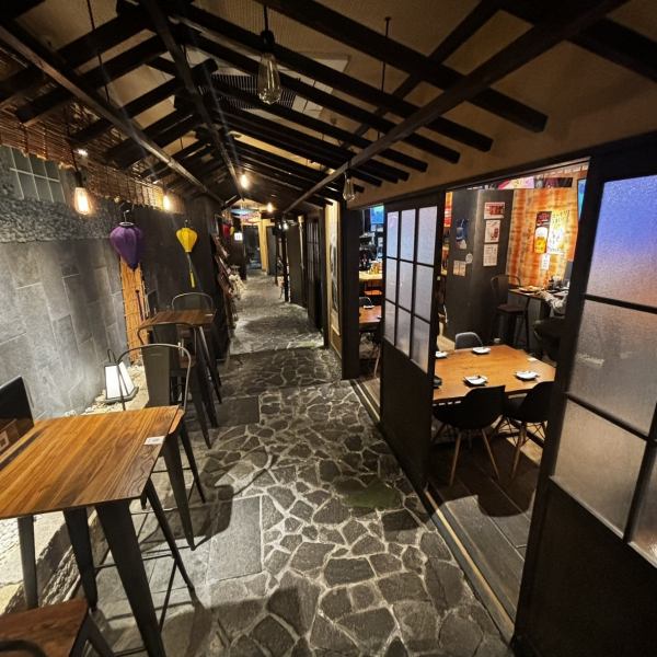 [The fact that it can accommodate large groups is a great plus ◎] The Japanese-style interior creates a very stylish and attractive space.We can accommodate large groups, so it's perfect for company parties! Enjoy Osaka's specialty food and drinks to your heart's content!