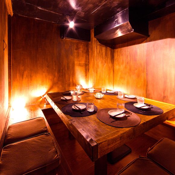 It's a private izakaya that will make you feel like you're in a Japanese inn!It's so comfortable that you'll find yourself wanting to stay for a long time.All seats are private rooms, so you can enjoy your time in a private space without worrying about your surroundings.We can accommodate large groups of people, such as dates and girls' gatherings, as well as company banquets and reunions, in our private rooms!