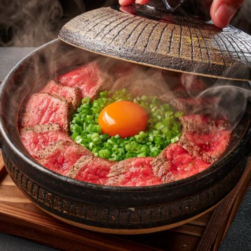 Hokkaido roast beef and rice in a clay pot