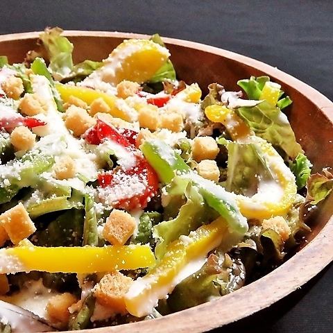 濃厚チーズのサラダ