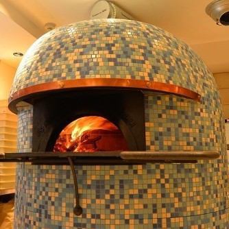 Bake in an Italian firewood kiln! Authentic Italian in Akasaka
